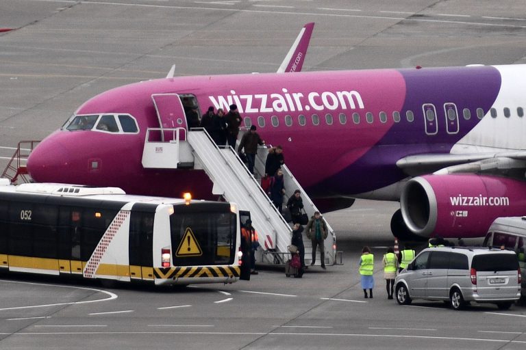 Wizz Air avion aeroport