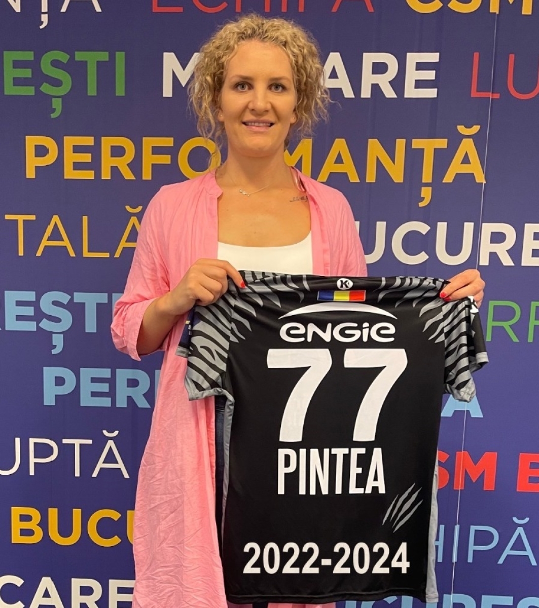 Crina Pintea, în tricoul luI CSM București. Sursa: CSM București