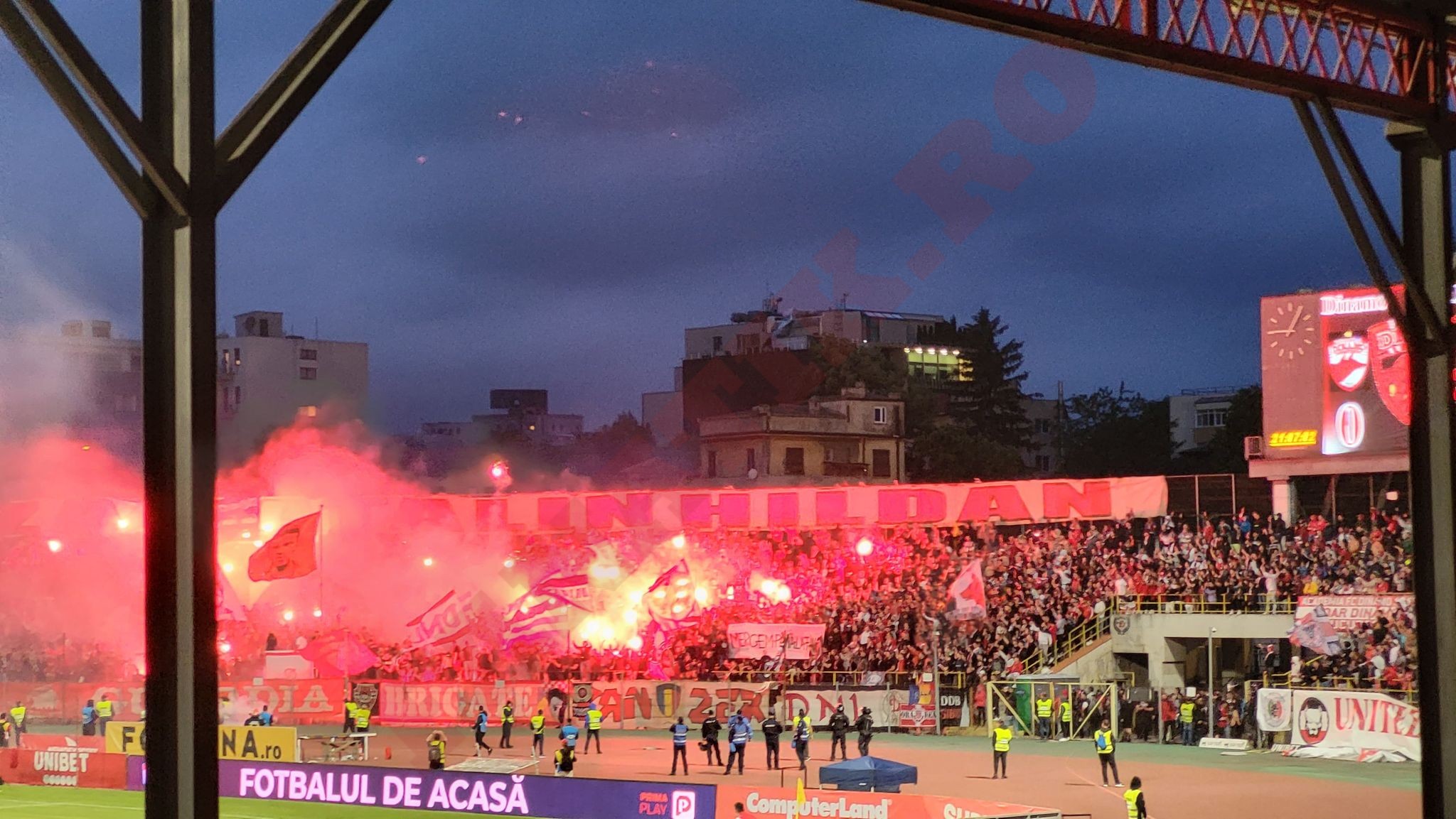 tensiune stadion Dinamo - U Cluj