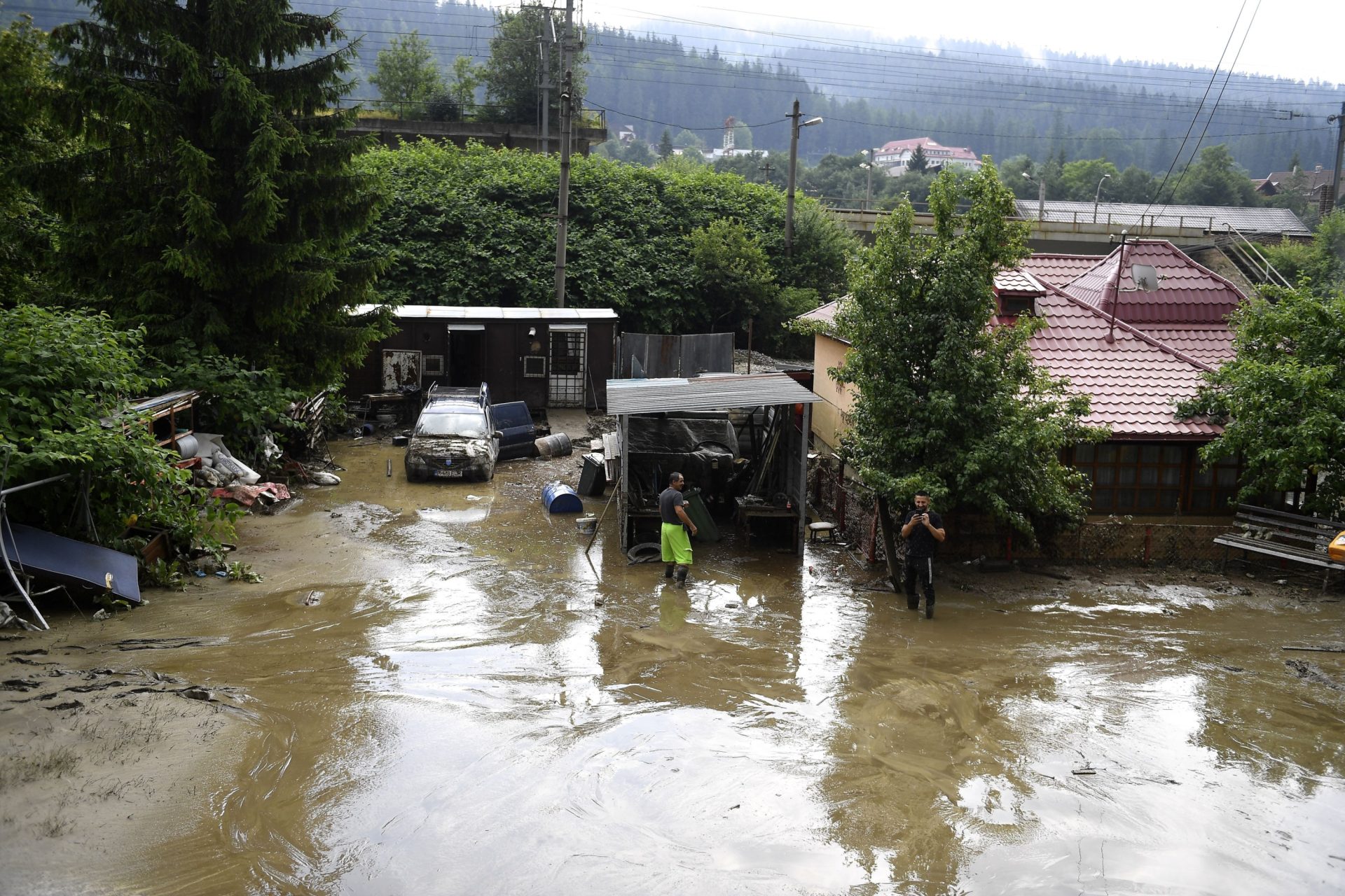 Vești bune pentru românii afectați de inundații! Câți bani pot primi de la stat în 2022. Sumele, majorate considerabil