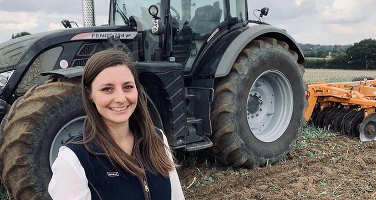 Ce salariu primește o femeie care lucrează pe tractor, în România. Suma de bani câștigată lunar e foarte mare