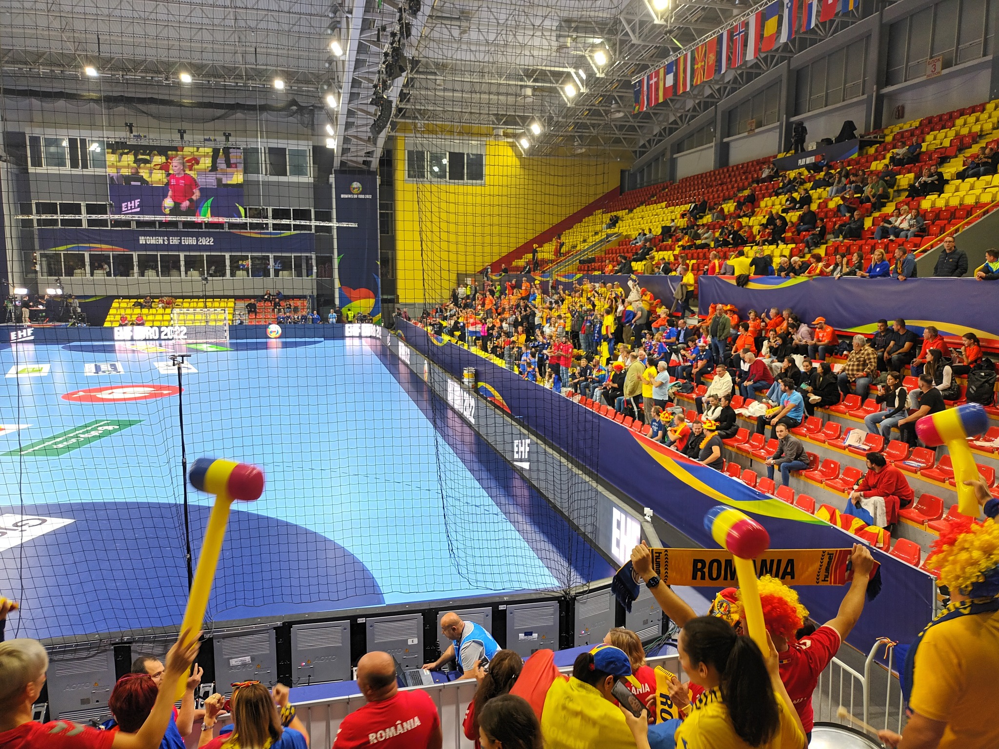 România - Ţările de Jos, câteva sute de fani români sunt în tribunele de la Skopje