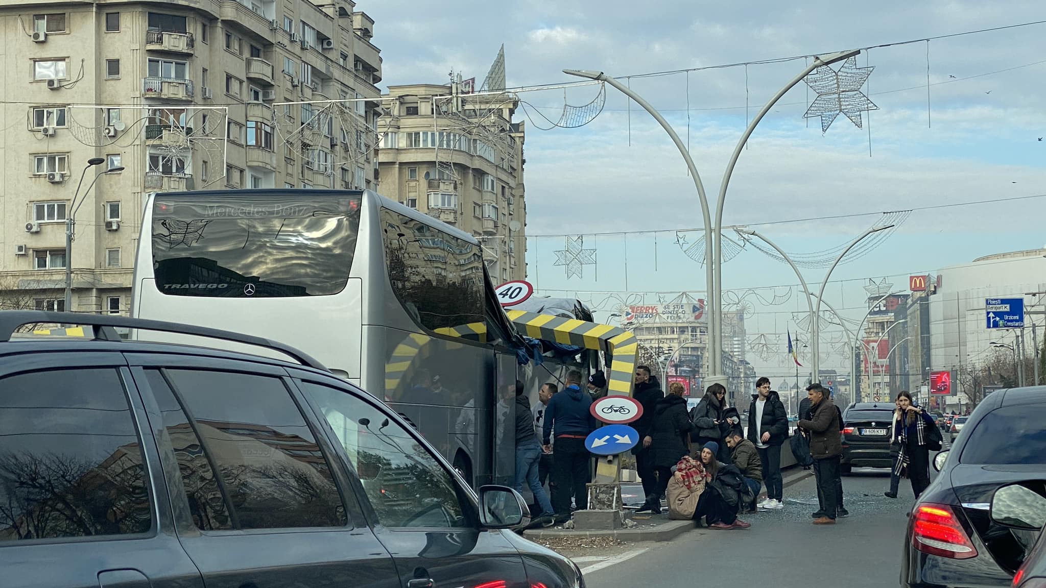 Λεωφορείο με Έλληνες τουρίστες, τράκαρε στην είσοδο του Passaj Unirii.  Τι αναφέρει το υπουργείο Υγείας για την κατάσταση των θυμάτων / Ενημέρωση
