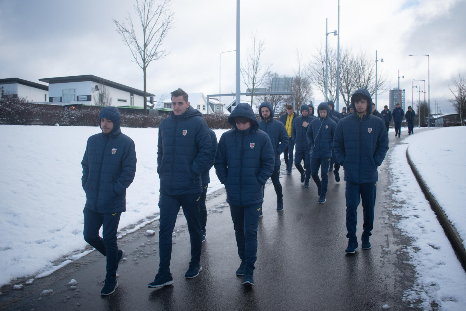România U20, plimbare pe zăpadă înainte de duelul cu Norvegia U20. Foto: FRF.ro.
